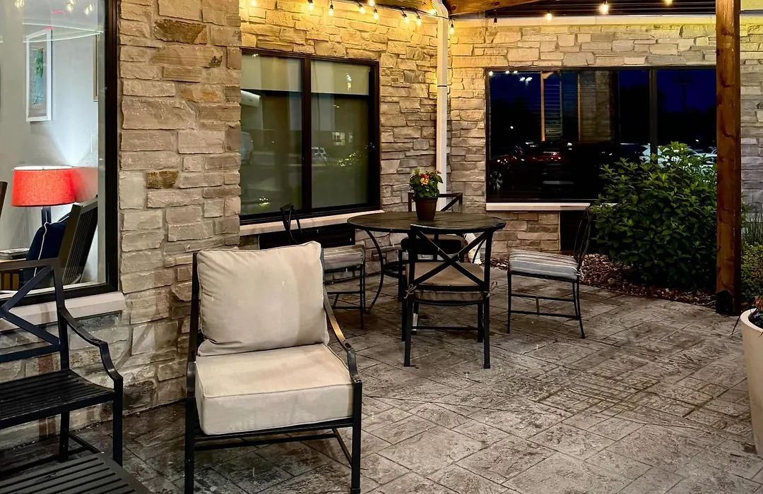 Country Inn & Suites By Radisson, Appleton Airport - Fox River Mall Area-1
