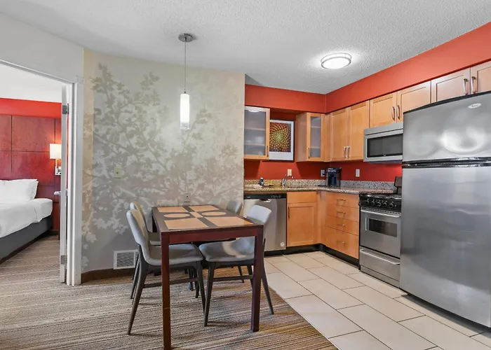 Mainstay Suites Airport - Fox River Mall Area
