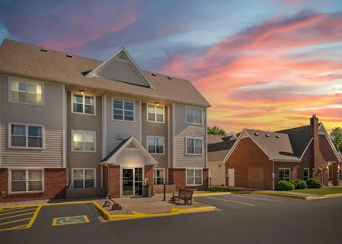 Mainstay Suites Airport - Fox River Mall Area